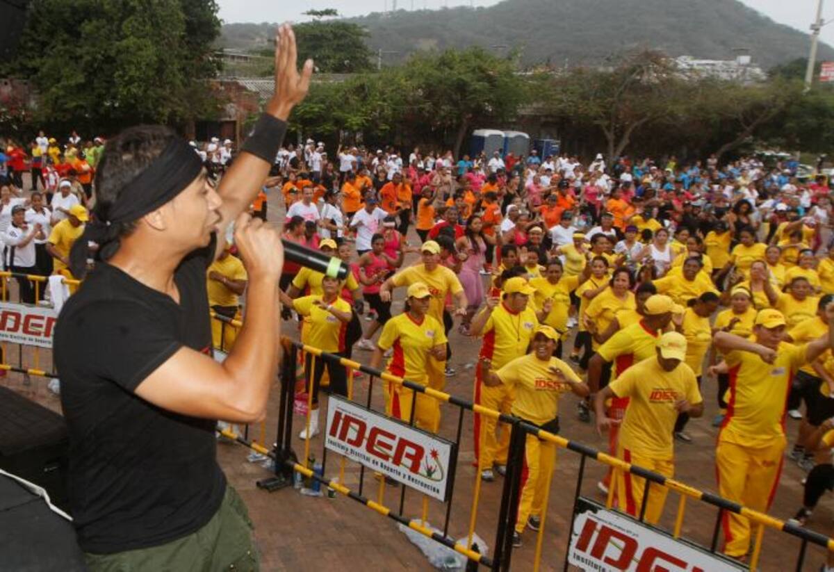 Entusiasmo colectivo. Hacer ejercicio fue el plan ayer de muchos cartageneros. JULIO CASTAÑO/EL UNIVERSAL