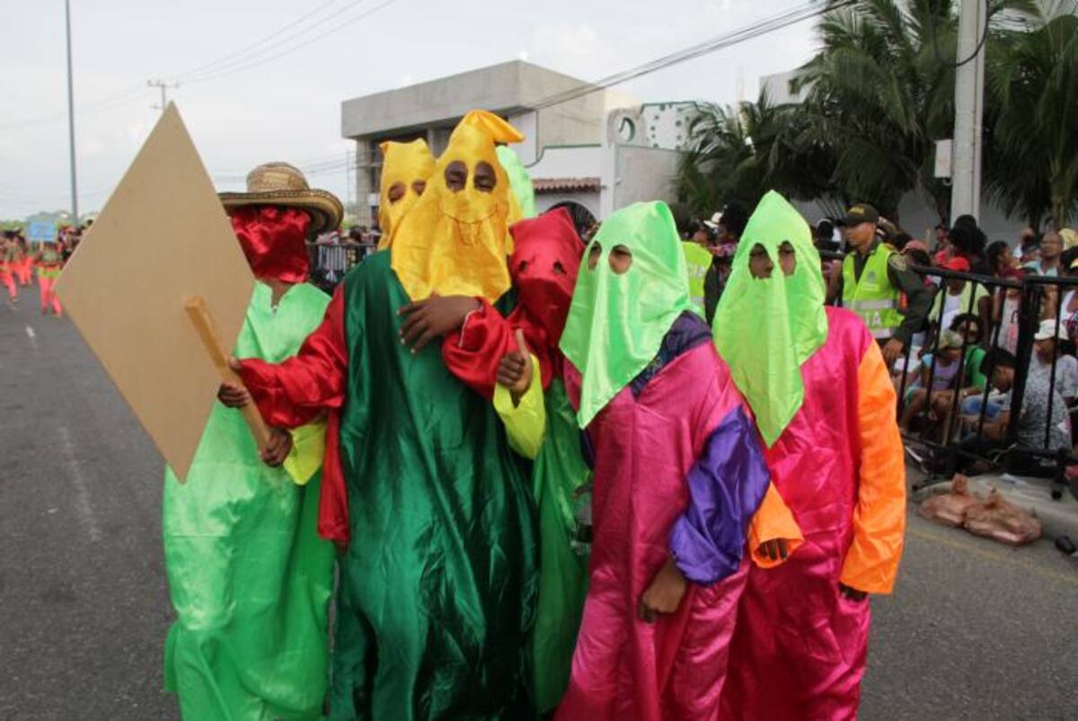 En los jolgorios donde reinaba el capuchón, podían bailar unos con otros sin saber quién era quién. ARCHIVO