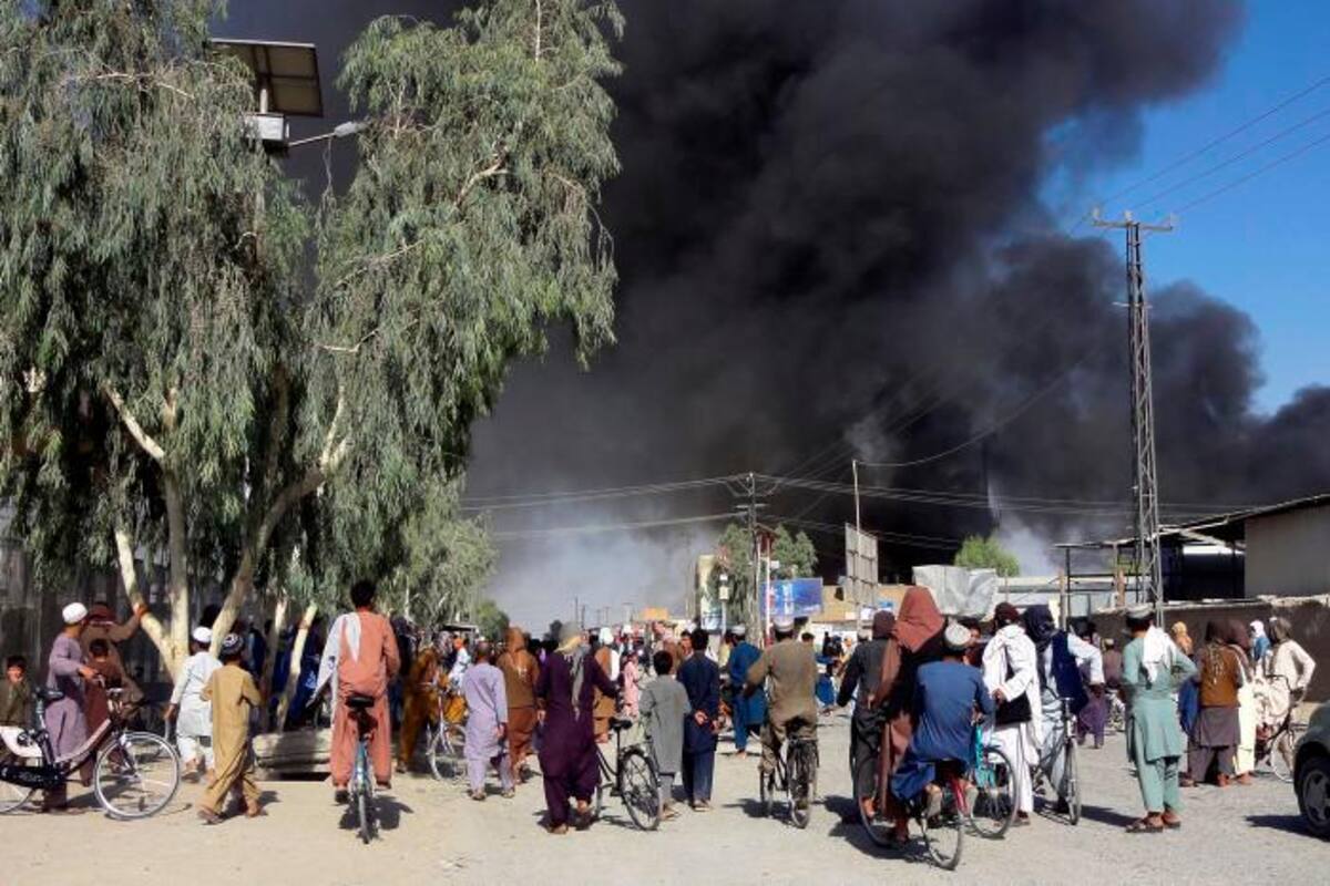 Talibán toma región cerca de Kabul, ataca ciudad norteña