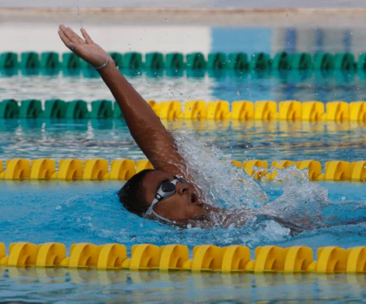 Ever Luis García Yepes, del Club Comfamiliar, espera poder consagrarse en el I Torneo Apertura de Natación. Oscar Díaz/El Universal