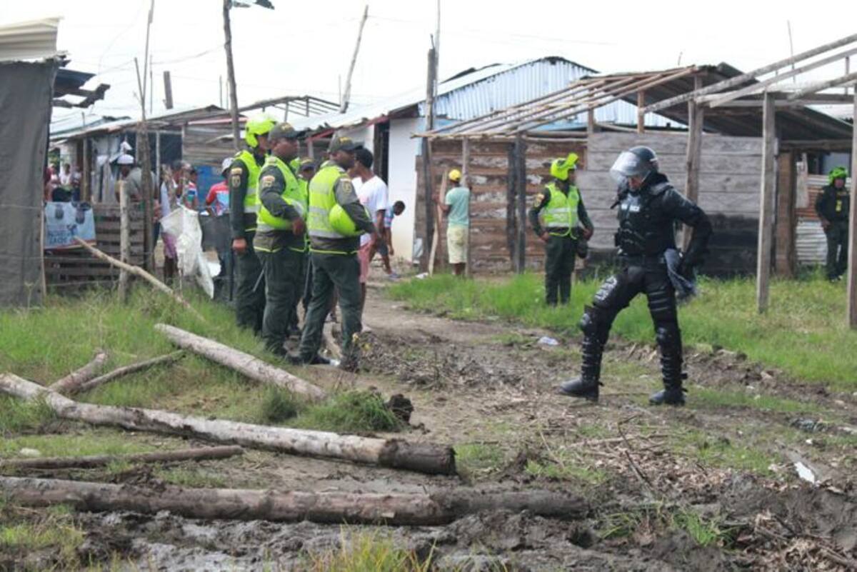 Miembros del Escuadrón Móvil Antidisturbios (Esmad), participaban del operativo de desalojo. Foto: Cortesía