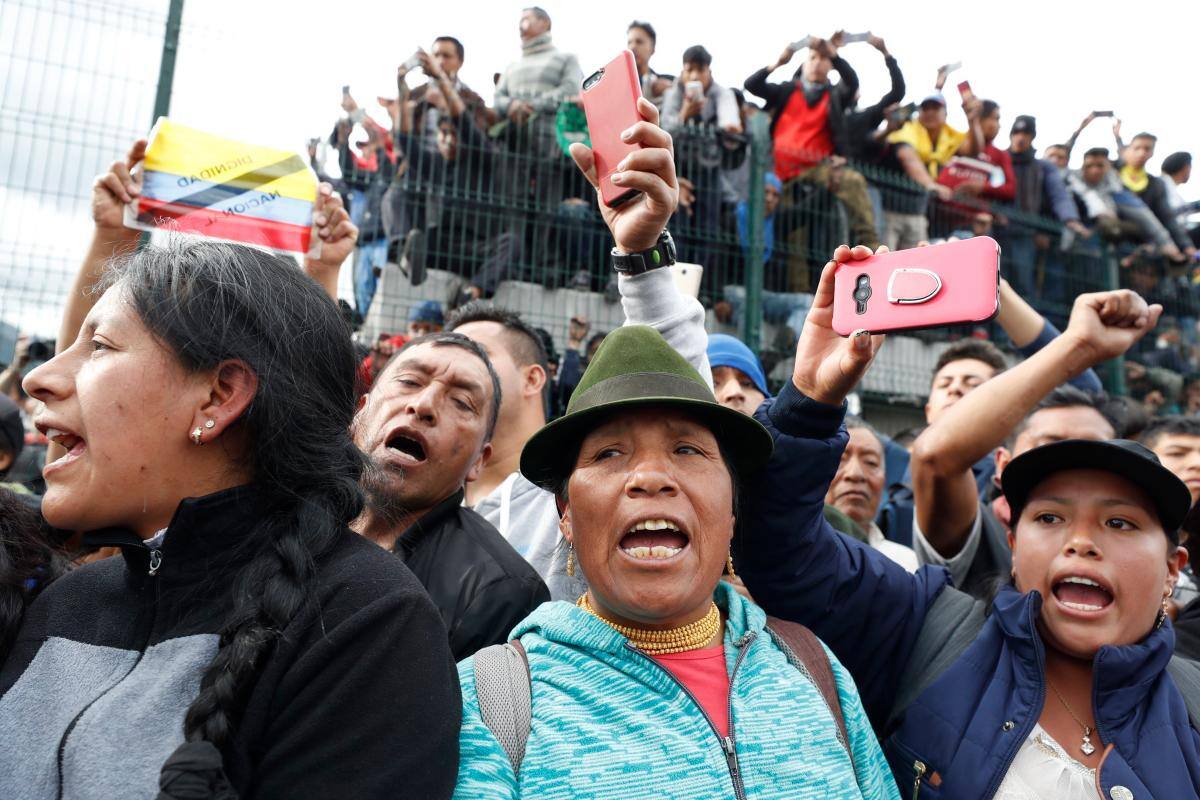 Indígenas retienen a 8 policías y elevan la tensión con el Gobierno de Ecuador