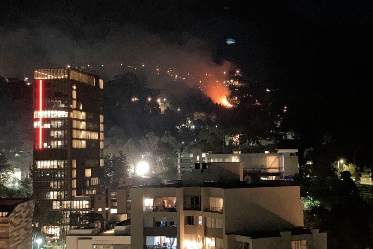 Bomberos atienden nuevo incendio cerca a la U. Javeriana y el Parque Nacional