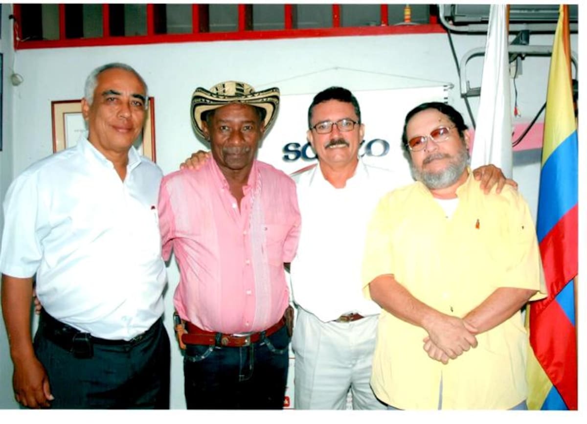 El maestro Enrique Díaz con los compositores Rigoberto Restan, Remberto Martínez y José Solano entre otros, CORTESÍA Sayco Montería