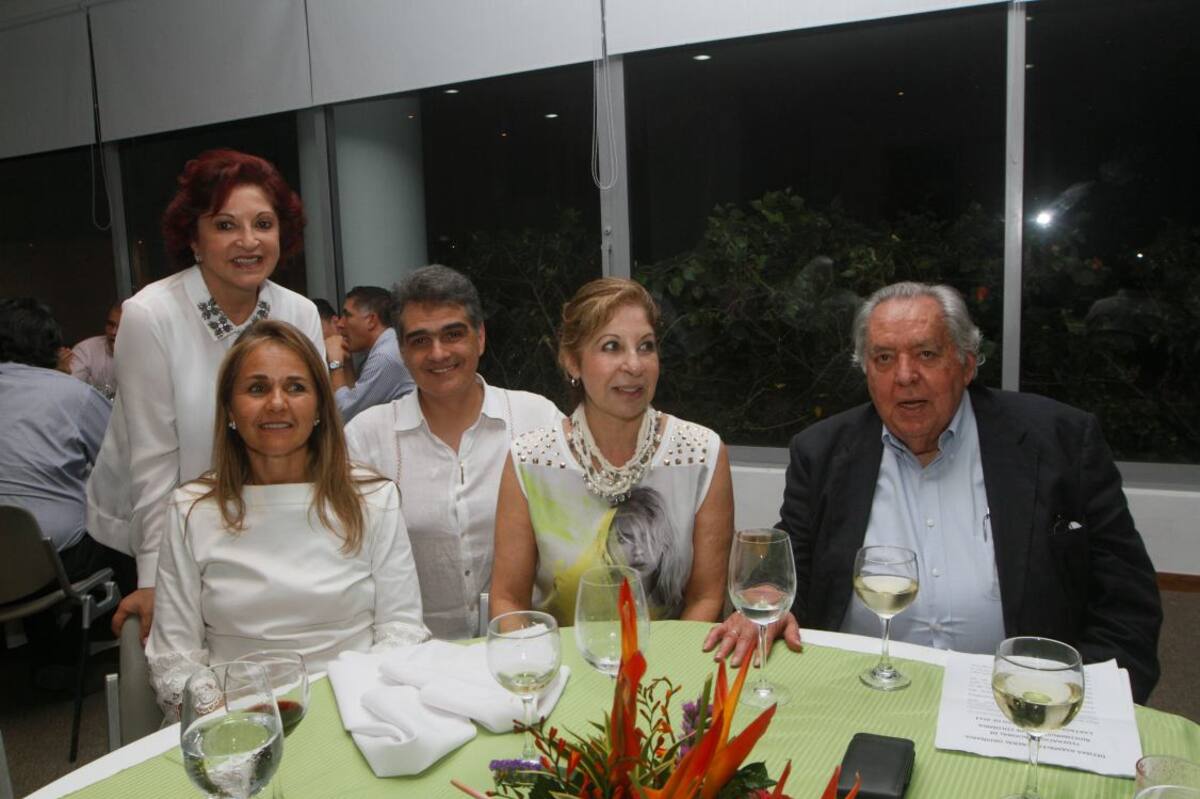 Gloria de Bendeck, Lourdes Hernández, Carlos Mateus, Edith Yepes y Jorge Cárdenas.