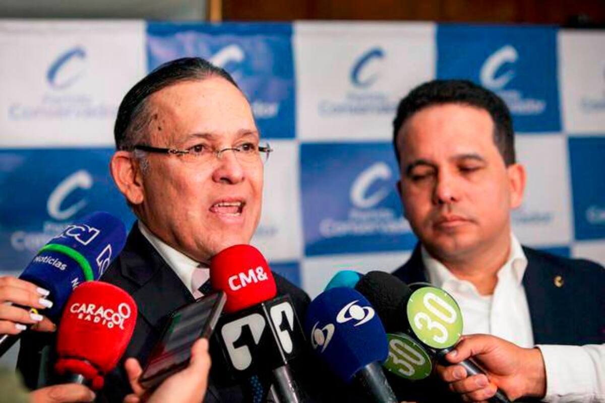 “Sus manifestaciones ponen en riesgo el partido”: Conservadores a Petro