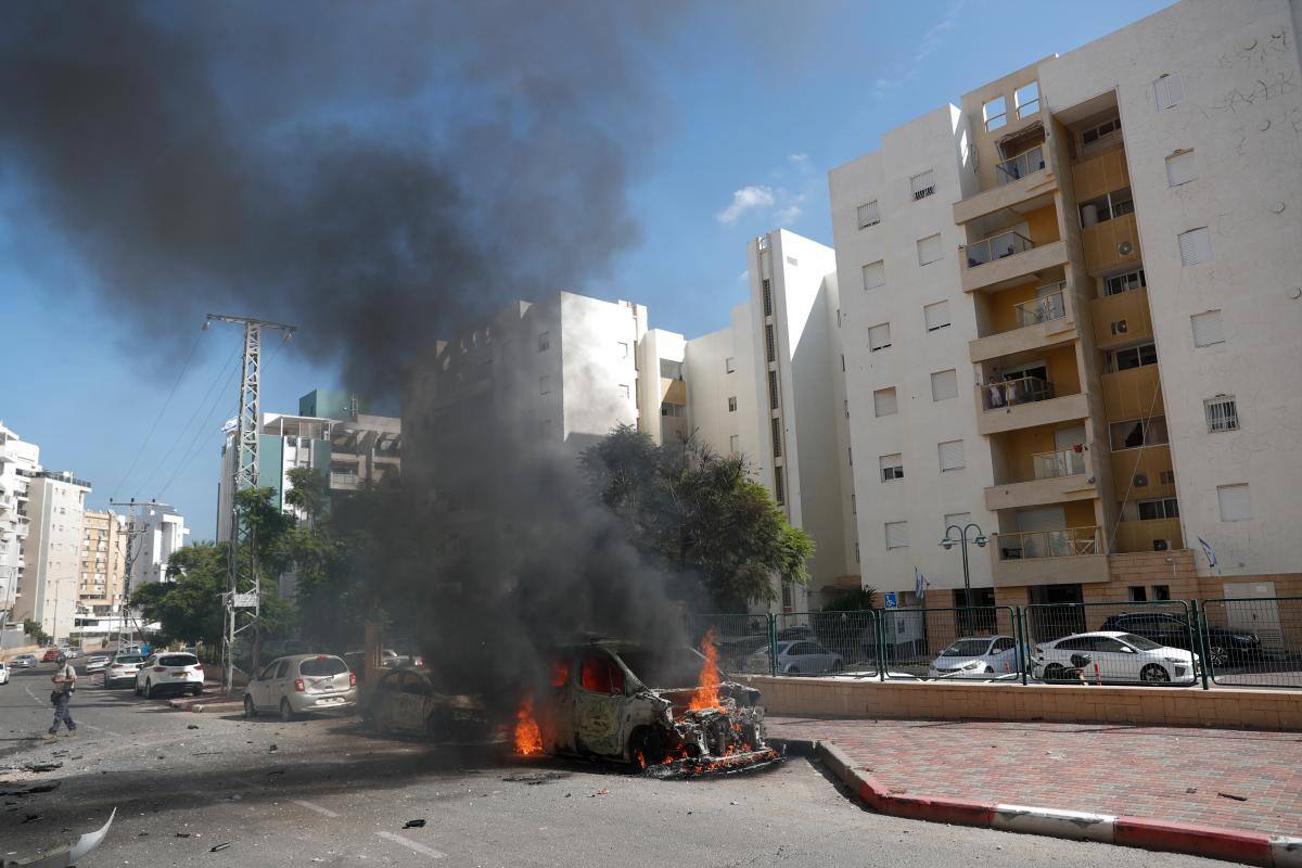 Israel dice que más de 100 personas han sido capturadas y llevadas a Gaza