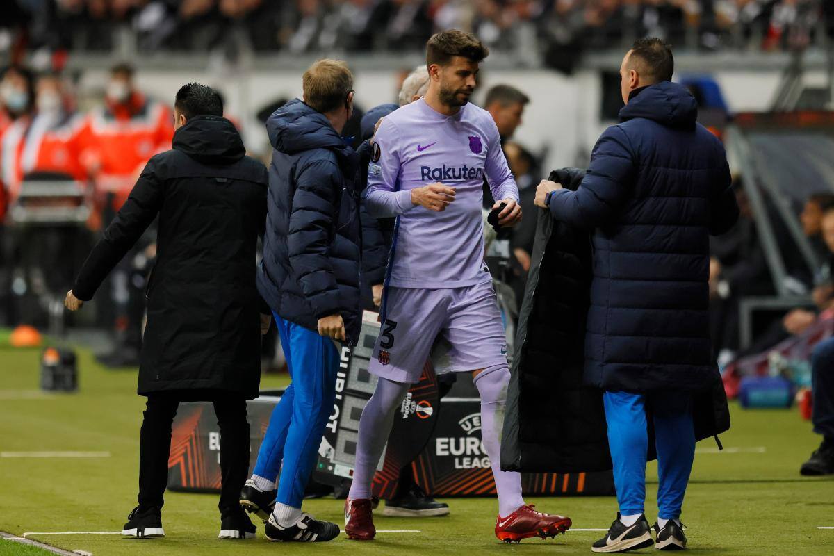 Piqué, con molestias en el aductor de la pierna izquierda