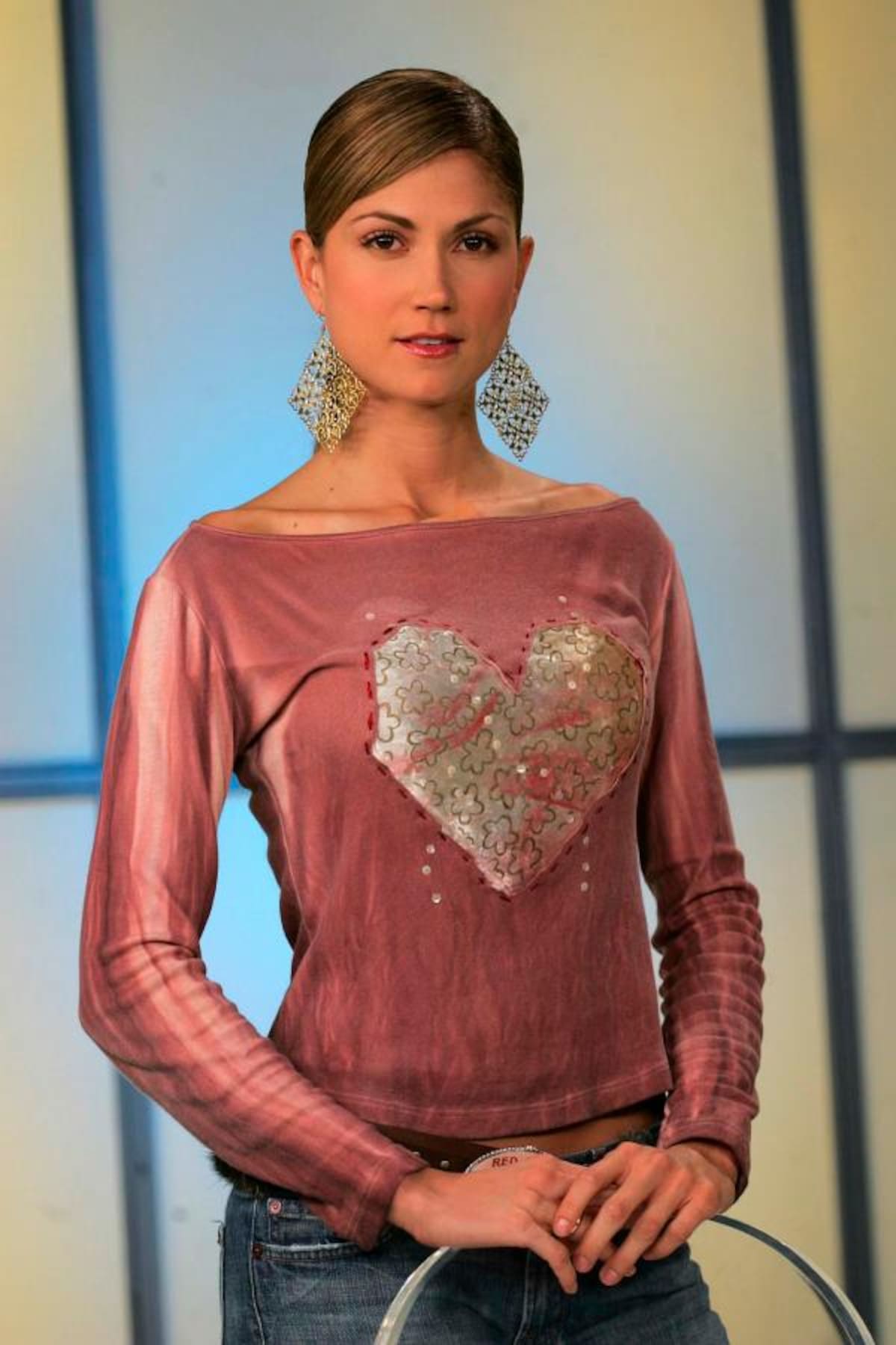 Lina Marulanda: La hermosa modelo y presentadora de televisión se lanzó desde un noveno piso el 22 de abril de 2010. Se conoció que Lina, quien nació en Medellín y vivía en Bogotá, sufría de depresión y pasaba por un momento difícil cuando decidió acabar con su vida.