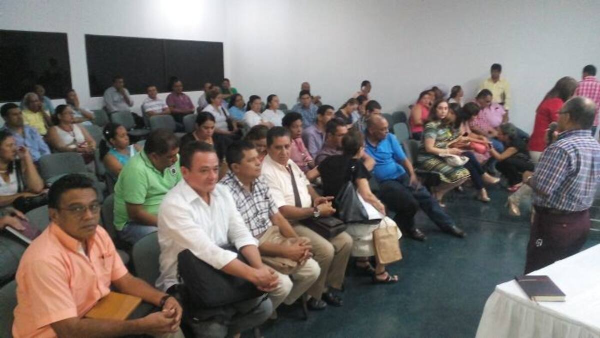El secretario de Educación de Córdoba, William Tapia, y los rectores reunidos en Montería.