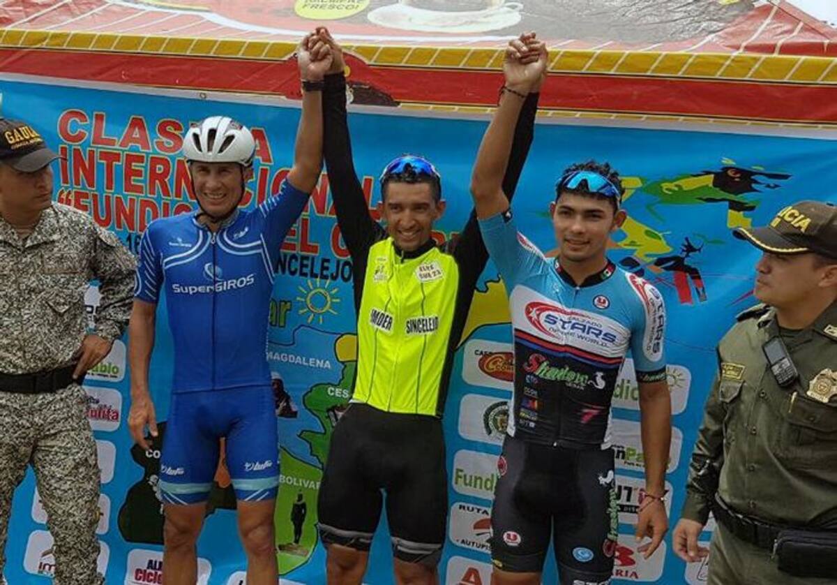 Nicolás García (centro), Marlon Pérez y Johan Colón, podio de la Elite Sub-23. Manuel Santiago Pérez.