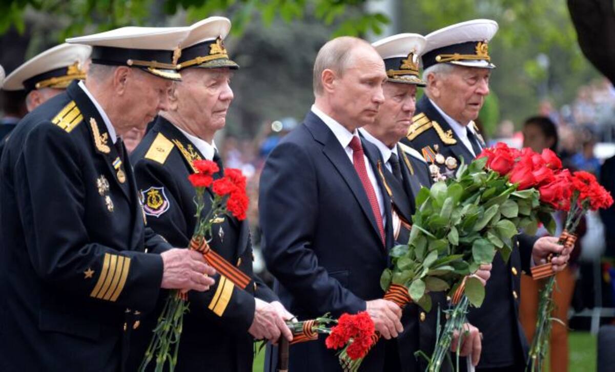 El presidente ruso, Vladimir Putin, en el desfile militar en conmemoración de la victoria soviética de 1945 contra la Alemania Nazi. AFP YURI KADOBNOV