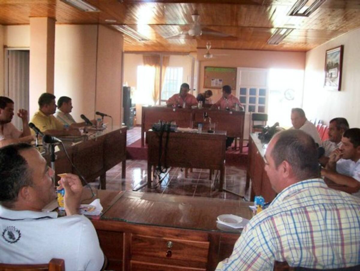 Los concejales de Buenavista estudian en sesiones extras el proyecto de acuerdo que podría fin al lío entre los docentes y el Municipio. GERMÁN MADERA/EL UNIVERSAL
