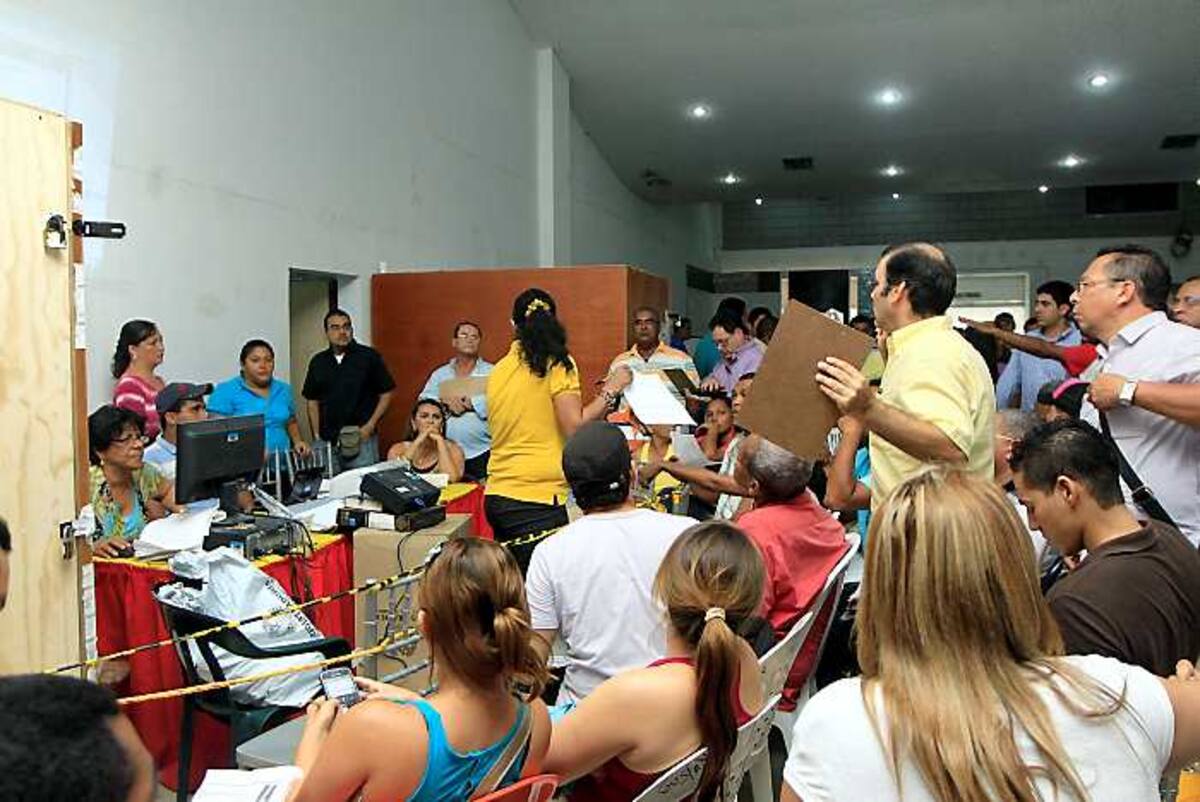 La jornada de escrutinios para reconteo de votos en Cartagena, ha sido ardua y agotadora para testigos, claveros, jueces y candidatos. También han empezado a surgir demandas por el proceso. Julio Castaño - El Universal