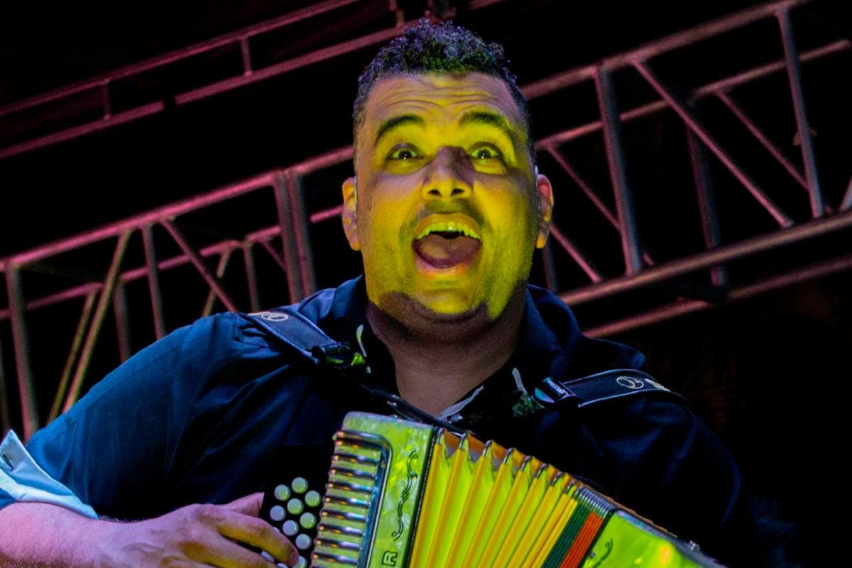 Así suena ‘La zona 8’, la nueva agrupación creada por Rolando Ochoa
