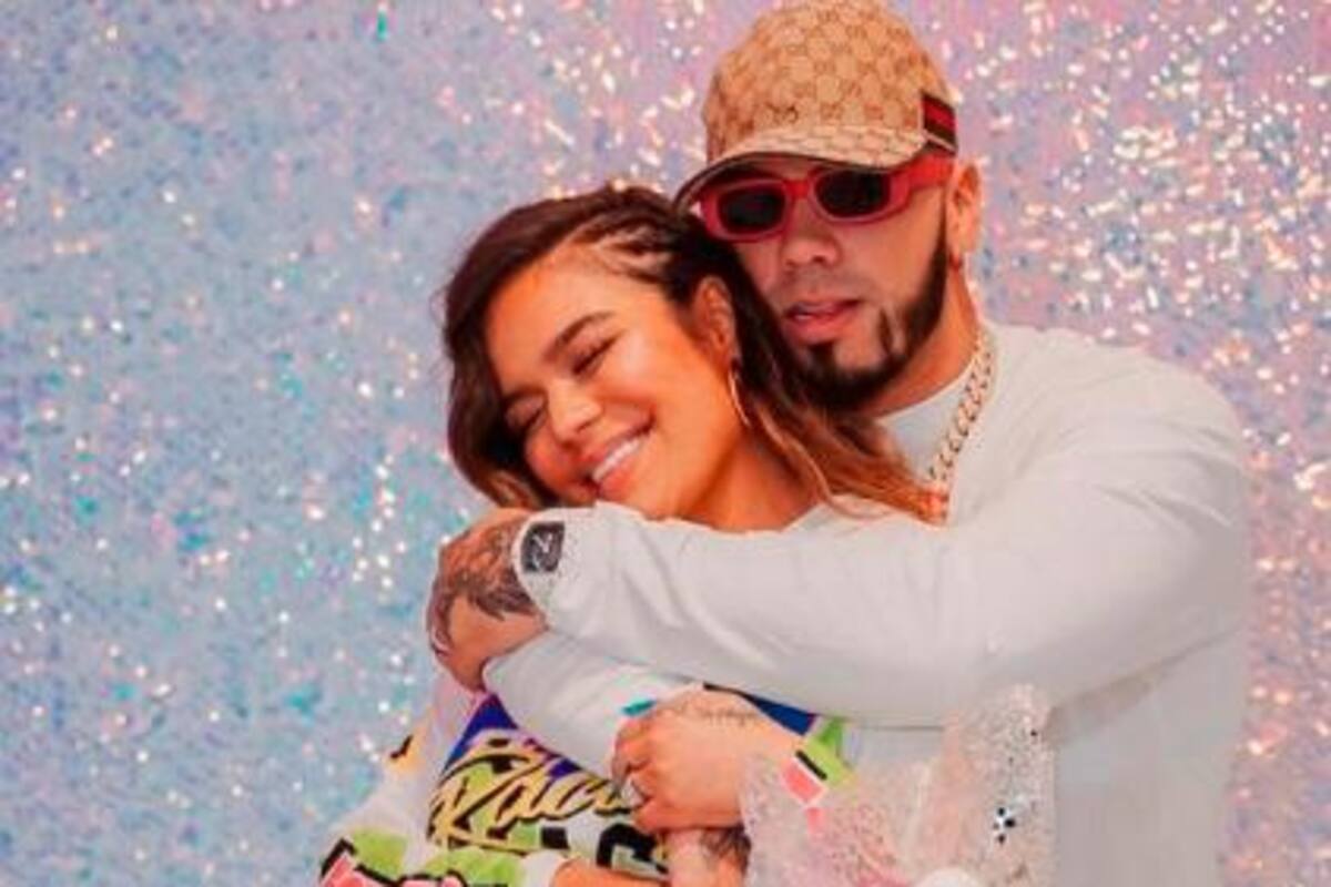 Video: La sorpresa de Anuel AA a Karol G en pleno concierto
