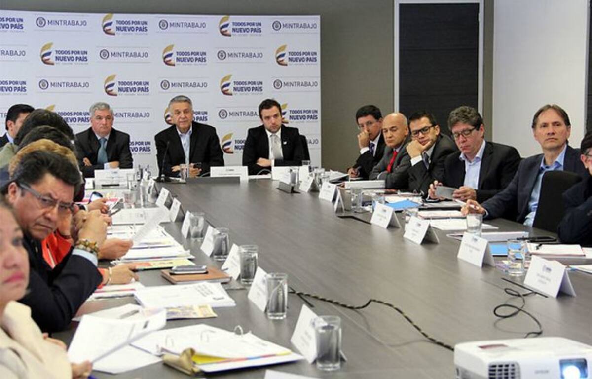 El ministro de Trabajo, Luis Eduardo Garzón, insistió en la búsqueda de un aumento que esté concertado y beneficie a las dos partes. COLPRENSA