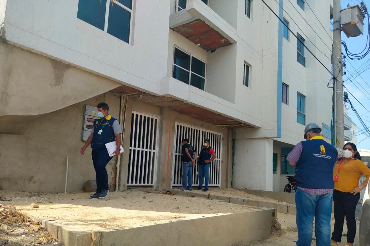 Sellan edificación en el barrio Chipre por irregularidades