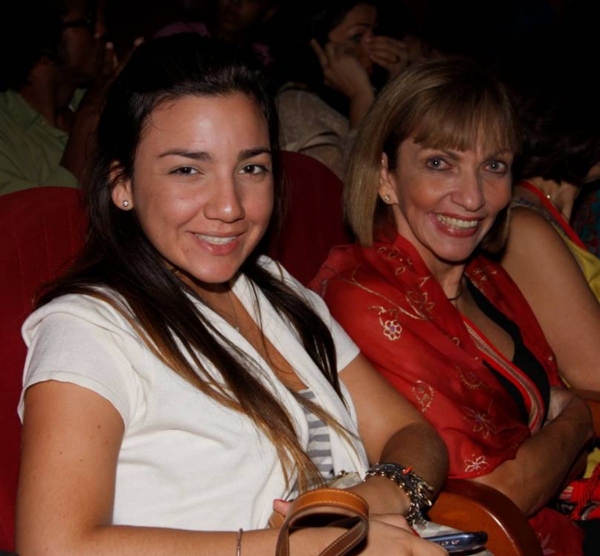 Valentina Sandoval y Magdalena Minervini de Sandoval.