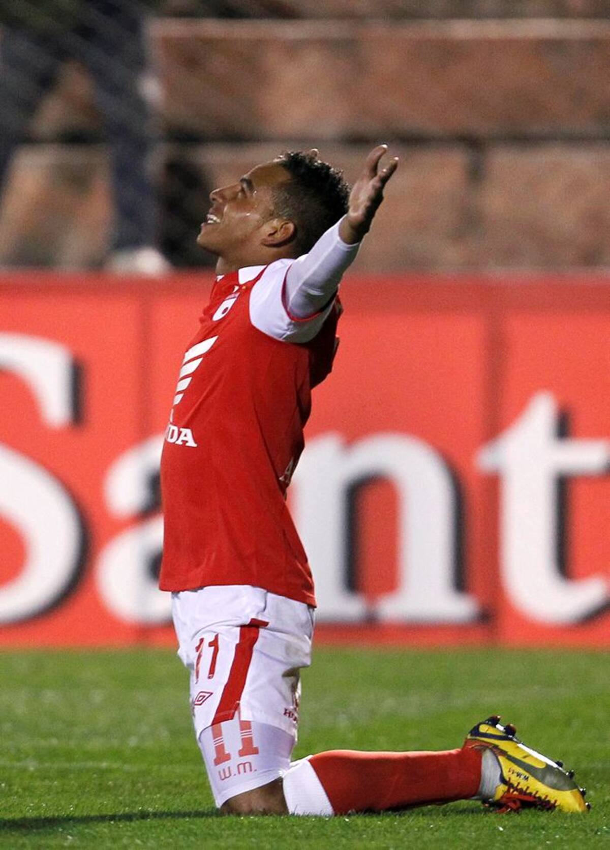 Wílder celebra el segundo gol de Santa Fe ante Garcilaso AP Martin Mejia