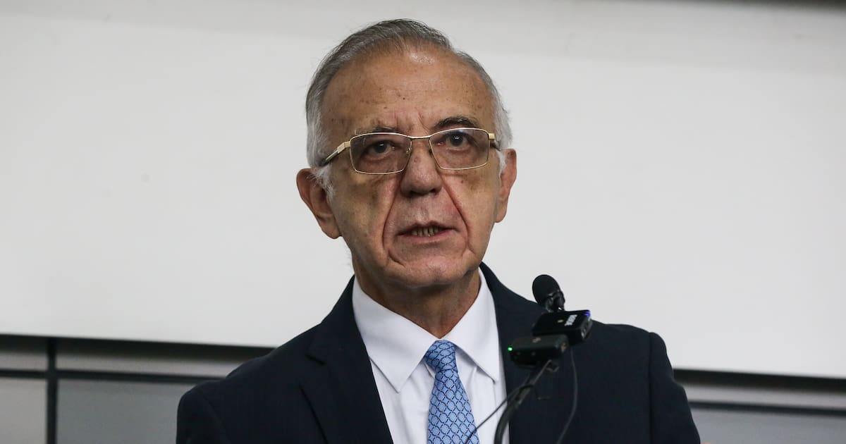 Procuraduría abre indagación a Iván Velásquez por caso Clan del Golfo
