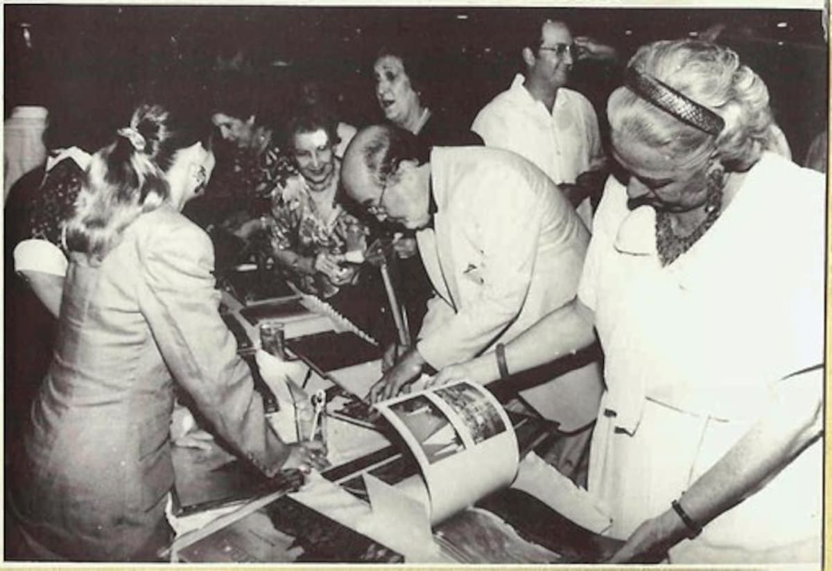 Dorothy de Espinosa presenta la primera edición de Lente de la Nostalgia. FOTOS: FOTOTECA HISTÓRICA DE CARTAGENA