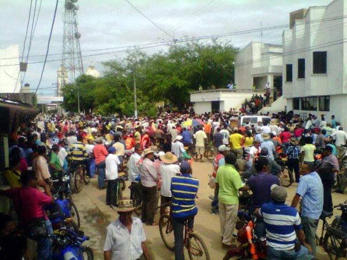 Los desórdenes iniciados a eso de las 10:00 de la mañana se prolongaron hasta horas del mediodía.