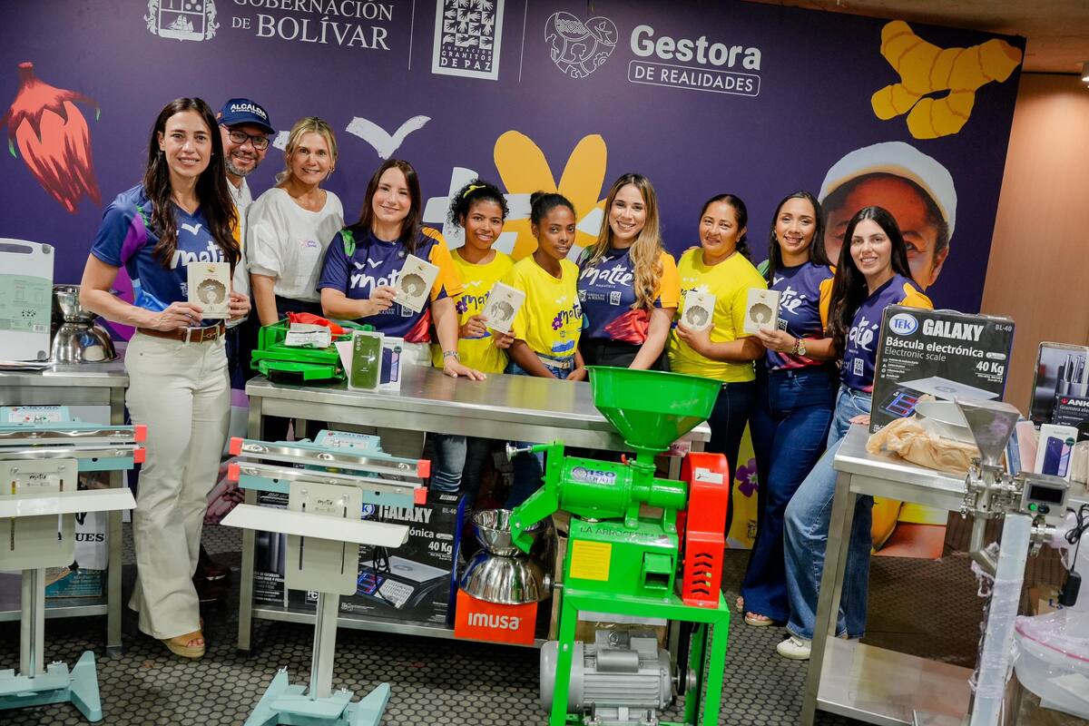 Gobernación y Fundación Granitos de Paz entregan maquinaria en Montes de María