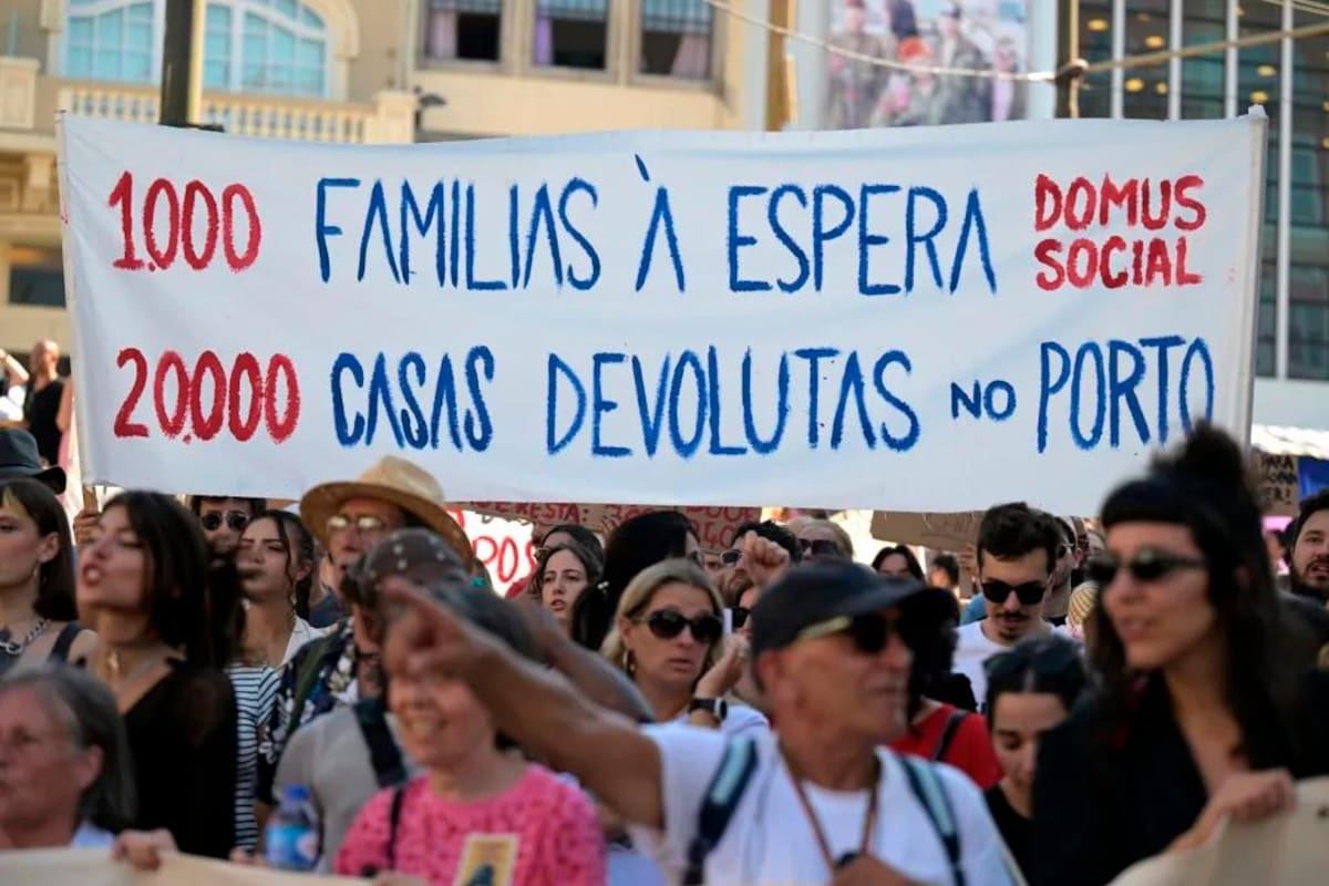Miles de portugueses salen a las calles por la crisis de vivienda