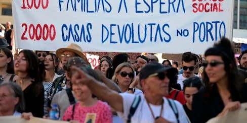Miles de portugueses salen a las calles por la crisis de vivienda
