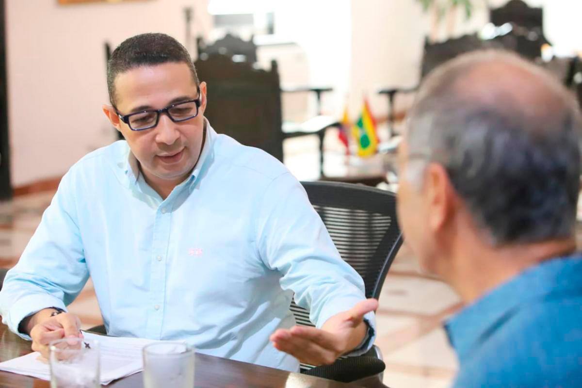 Critican posibles firmas de dos nuevos contratos con Esales “de todito”