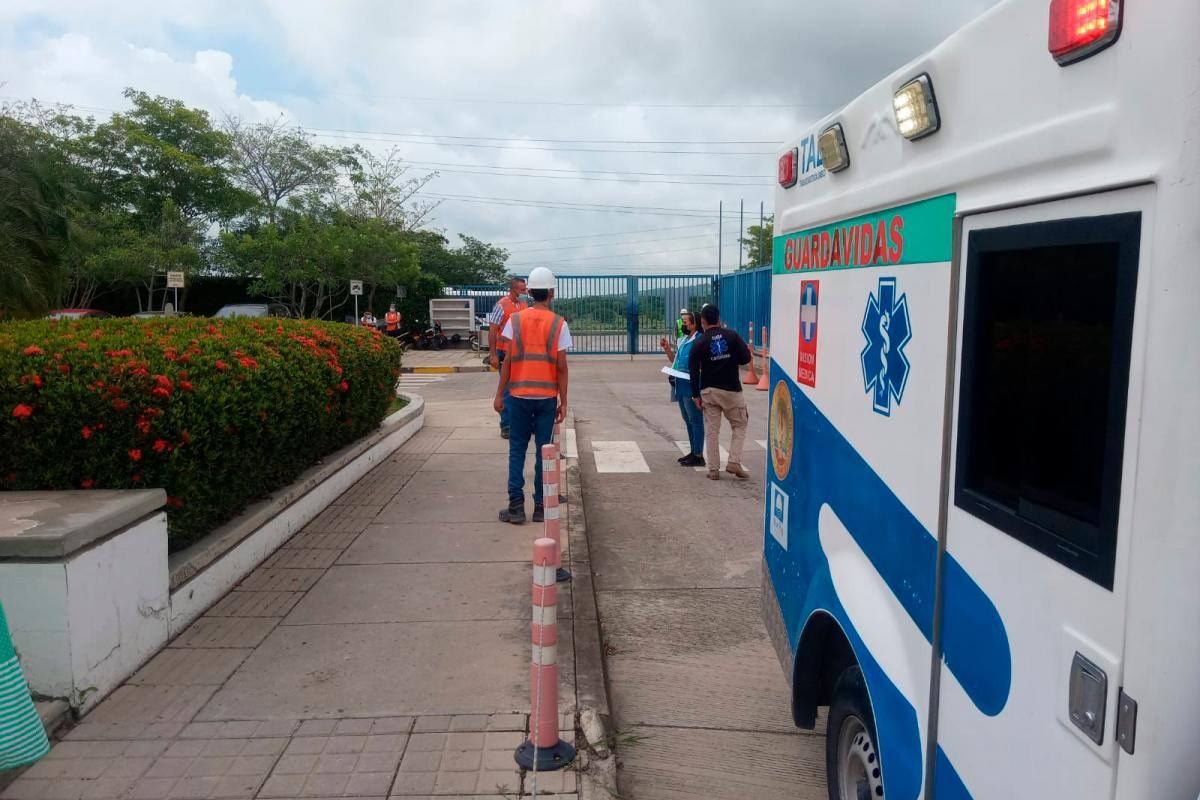 Cae prensa en una industria de la Zona Franca y muere un empleado