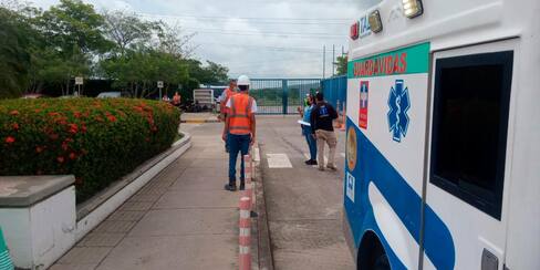 Cae prensa en una industria de la Zona Franca y muere un empleado