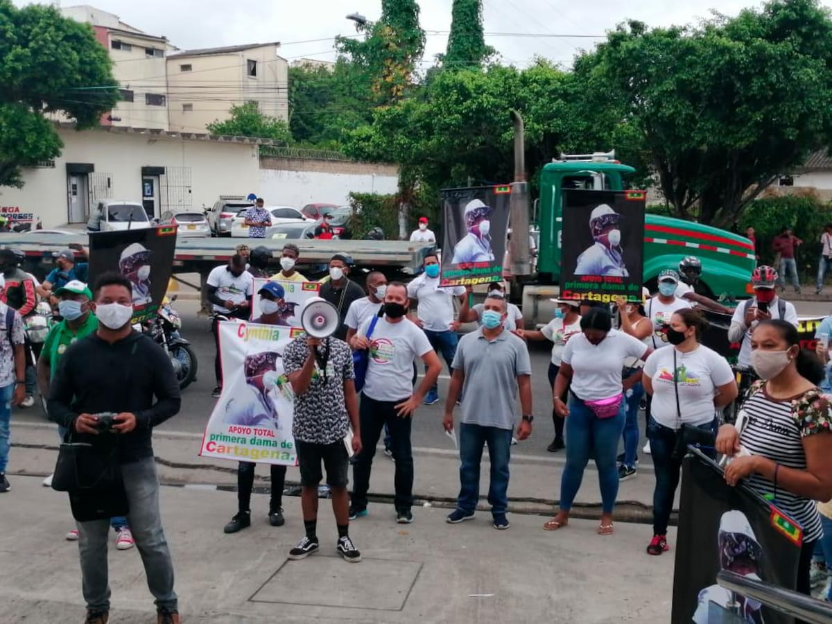 El plantón se realiza en las afueras de la sede de la Contraloría Distrital, en la avenida Crisanro Luque. //Oscar Díaz