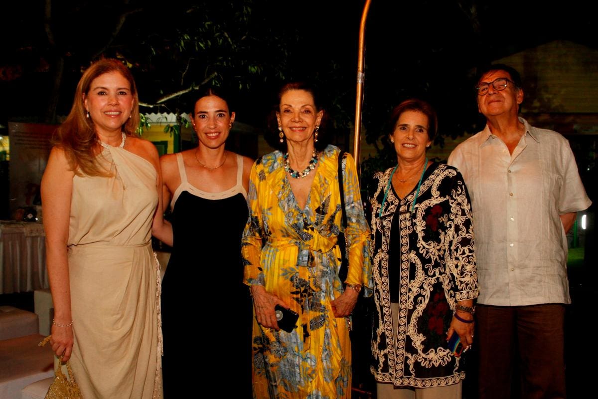 María Patricia Salgado, Martha Mogollón, Elena Mogollón, Camila Hernández y Gabriel Herrera.//Foto: Luis Eduardo Herrán - El Universal.