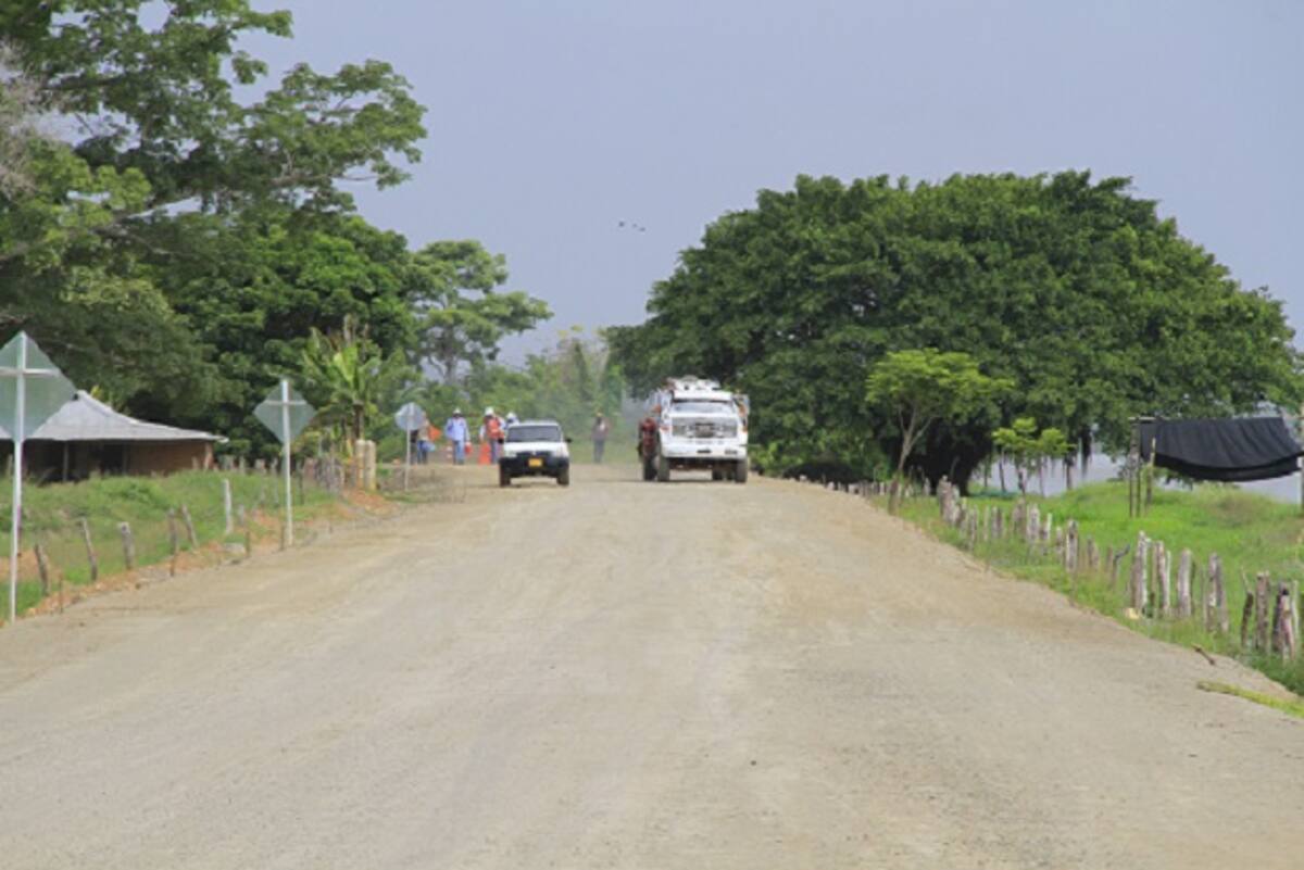 En Mahates, avanza la obra que comunica con el municipio con Arroyohondo. El gobernador dijo que debían agilizarla. Julio Castaño