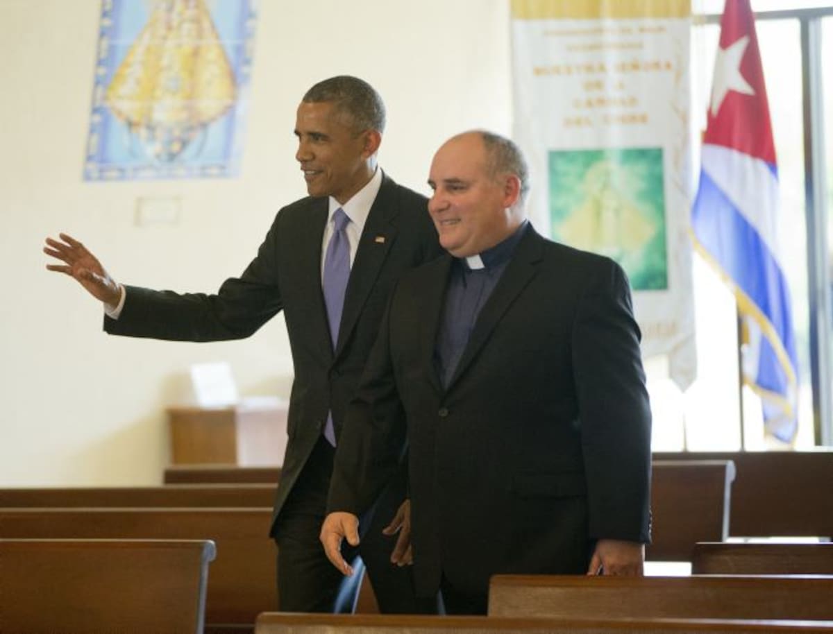 Barack Obama visita templo religioso. AP