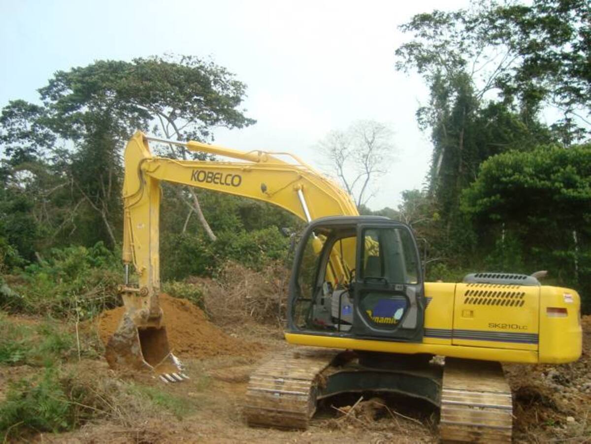 la práctica de minería ilegal en el Sur de Bolívar, con la presencia de retroexcavadoras, utilización de insumos químicos, sedimentación avanzada en cuerpos cenagosos, entre otras faltas al medio ambiente. Cortesía - Gobernación de Bolívar