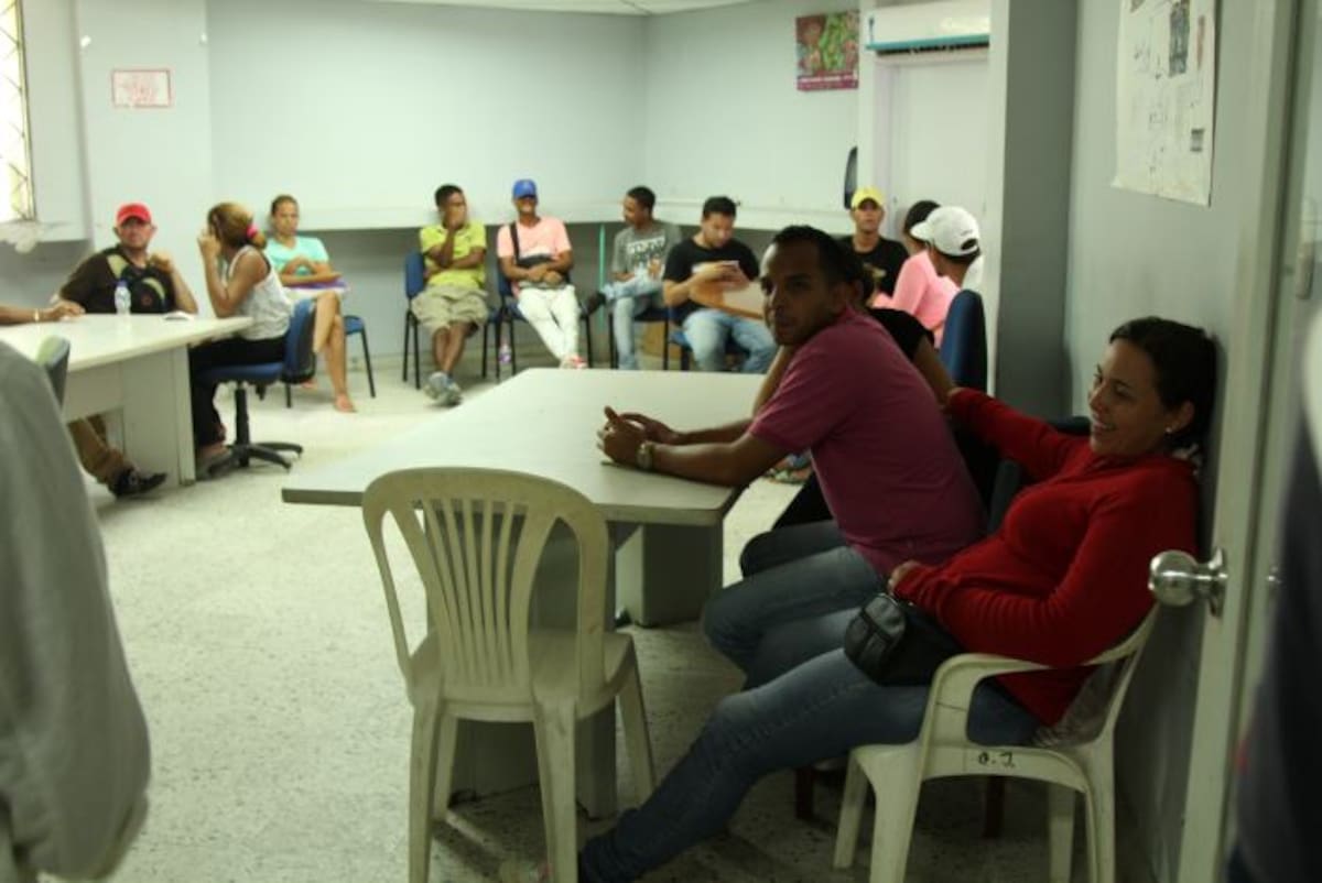 En el punto habilitado en Chiquinquirá más de cien venezolanos se habían censado hasta el mediodía. Kailline Giraldo.