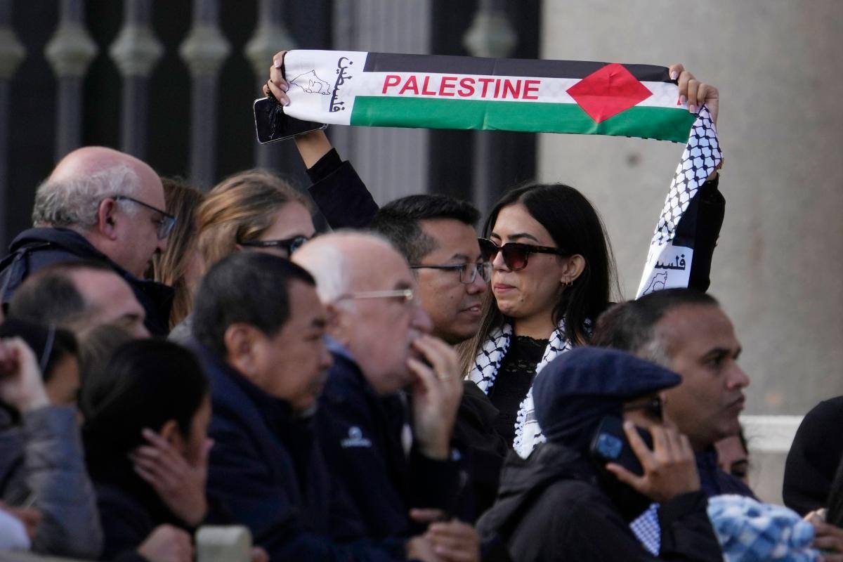 Revuelo por reunión de papa Francisco con israelíes y palestinos