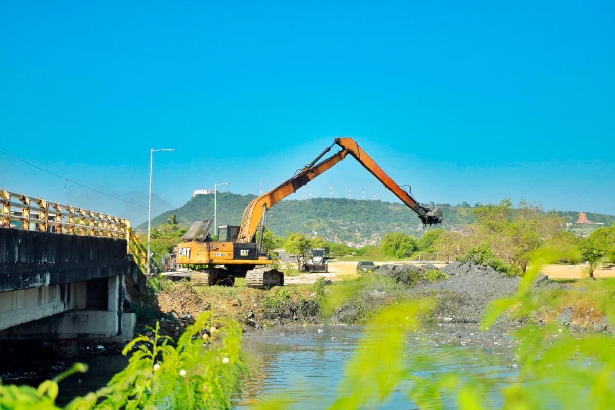 Inician limpieza de canales que desembocan en la ciénaga de la Virgen