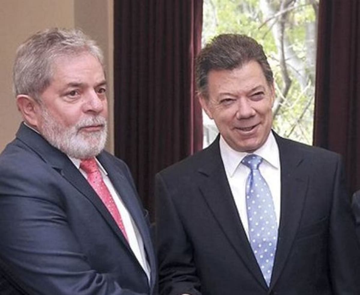El expresidente de Brasil Luiz Inacio Lula da Silva y el primer mandatario de los Colombianos Juan Manuel Santos, durante un encuentro en el vecino país. Colprensa