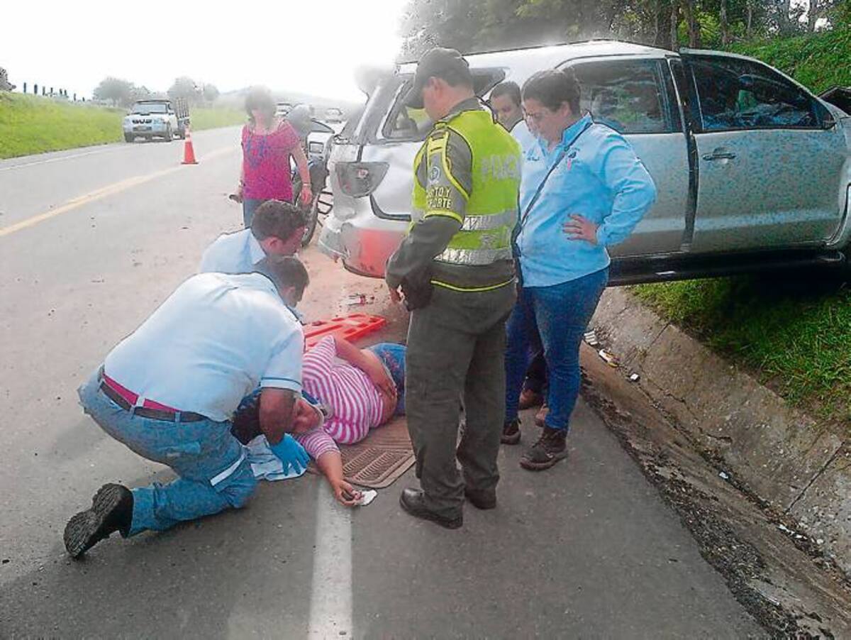 En el accidente de la Vía del Mar resultó herido Larry Laza, exfuncionario de la Secretaría de Salud de Bolívar. También su mujer, dos hijas y su empleada. Ocurrió ayer a la 1 de la tarde.