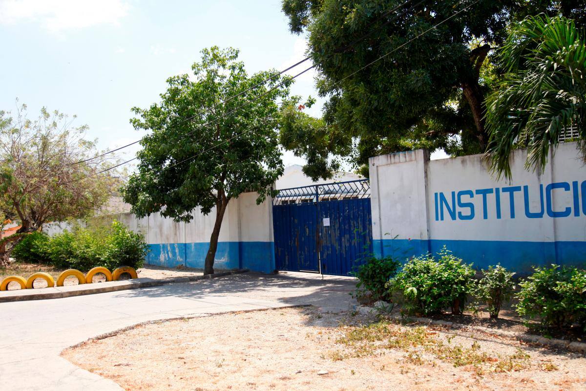Docentes celebran vacunación, pero piden más garantías