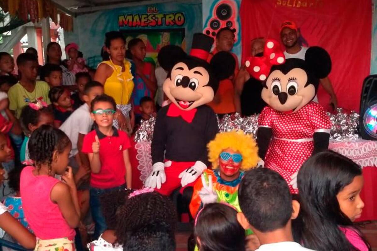 Familia venezolana regala sonrisas a los niños de Arjona