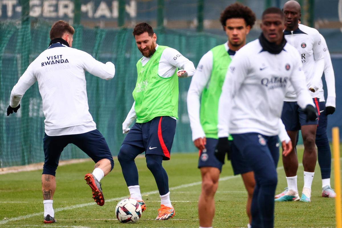 PSG le quita el castigo a Lionel Messi, que ya se entrena con sus compañeros