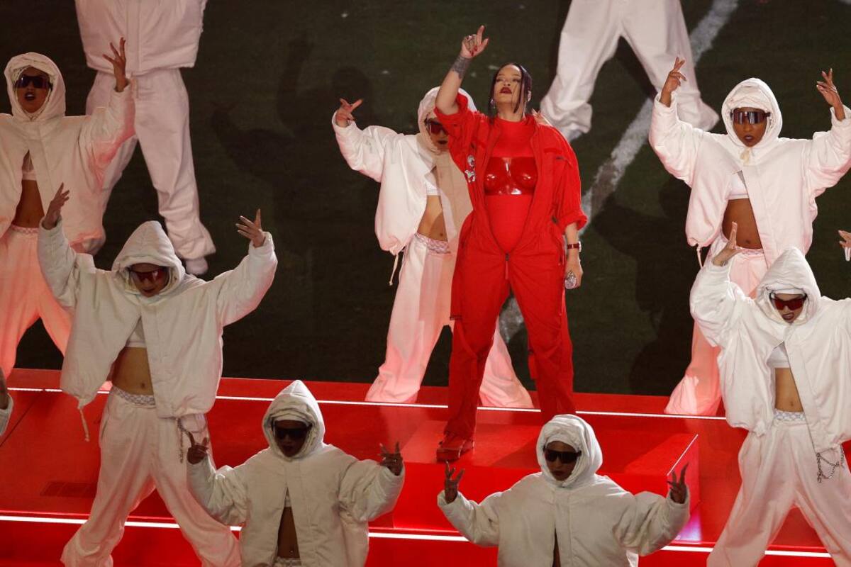 Fotos: Así fue la presentación de Rihanna en el Super Bowl