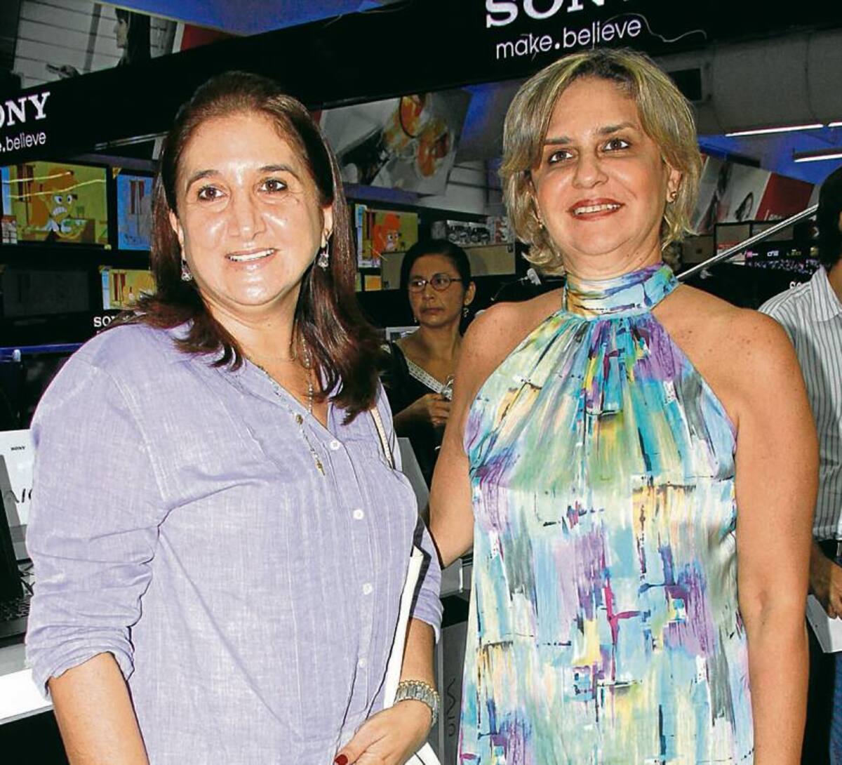 Vivian Chagui y Angelina Gossaín.