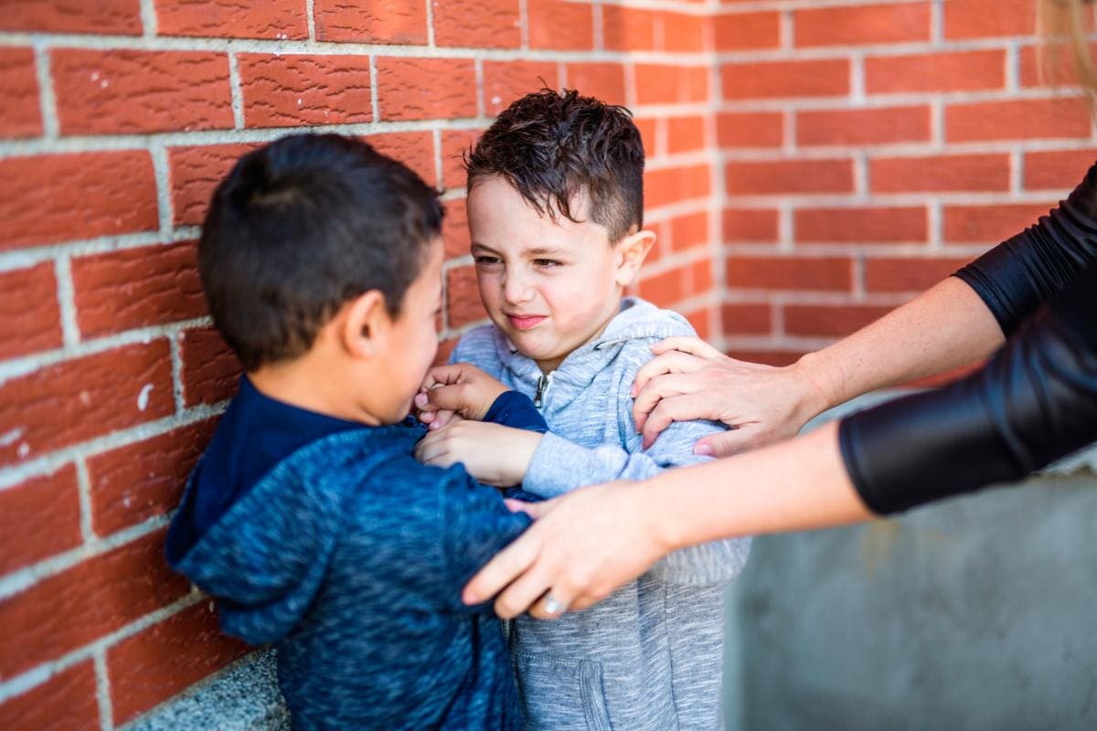 ¿Cómo actúo si mi hijo es quien hace bullying en el colegio?