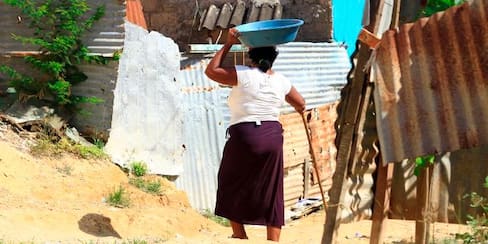 Mujeres, víctimas y migrantes, los más afectados por la pobreza monetaria